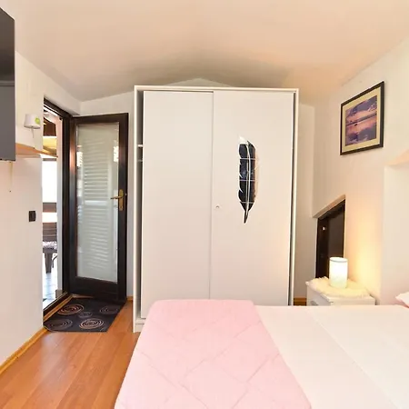 Apartment Fuer 6 Personen Ca 61 Qm In Banjole, Istrien Istrische Riviera