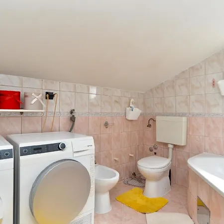Apartment Fuer 6 Personen Ca 61 Qm In Banjole, Istrien Istrische Riviera